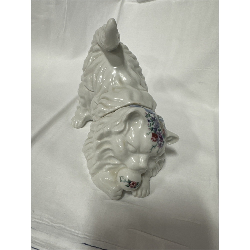 CERAMIC SOUTHERN HEIRLOOM ELIZABETH ARDEN Persian cat box‎